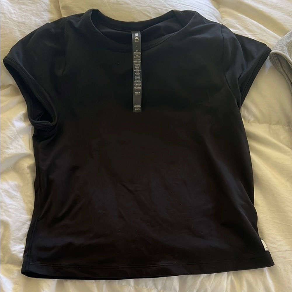Vuori Black Fitted Pose Tee